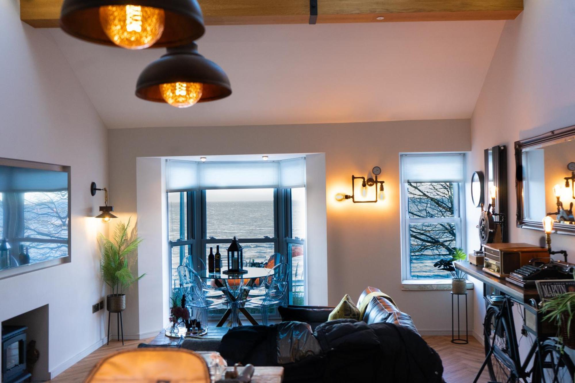 Mumbles & Stunning Ocean Views - Sleeps 4 Apartment *