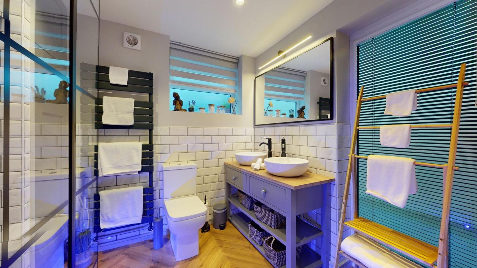Apartment Mumbles & Stunning Ocean Views - Sleeps 4