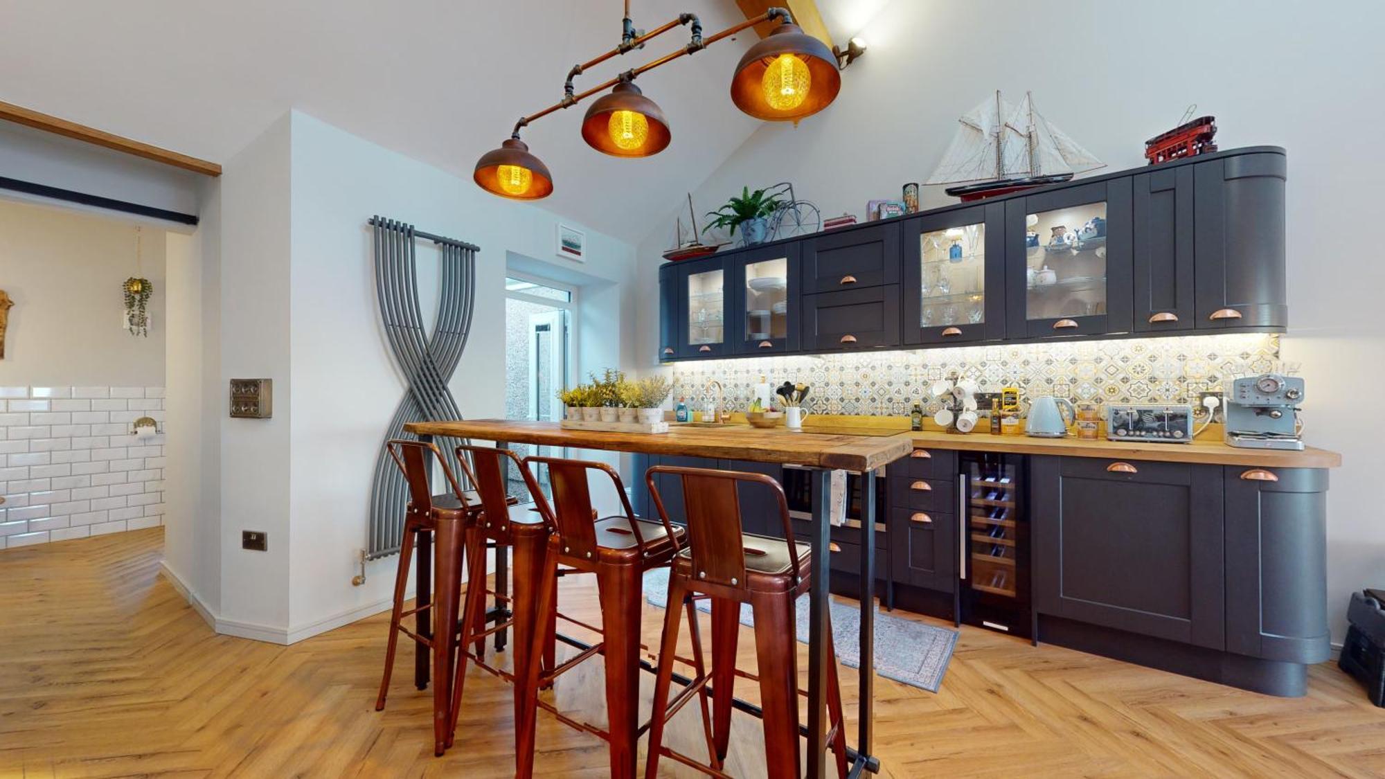 Apartment Mumbles & Stunning Ocean Views - Sleeps 4 *