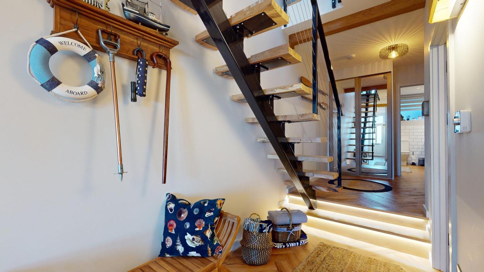 Apartment Mumbles & Stunning Ocean Views - Sleeps 4