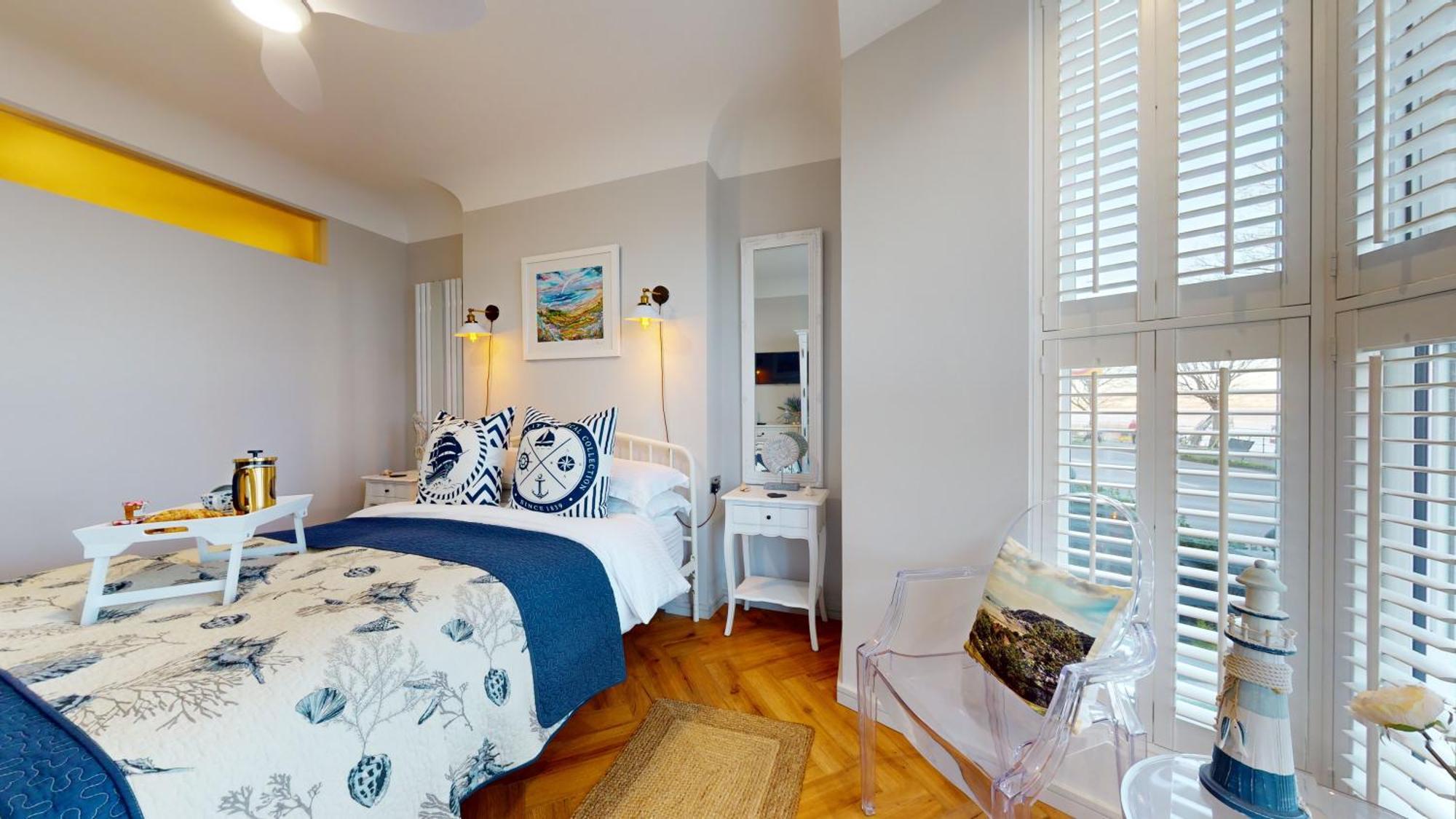 Mumbles & Stunning Ocean Views - Sleeps 4 Apartment