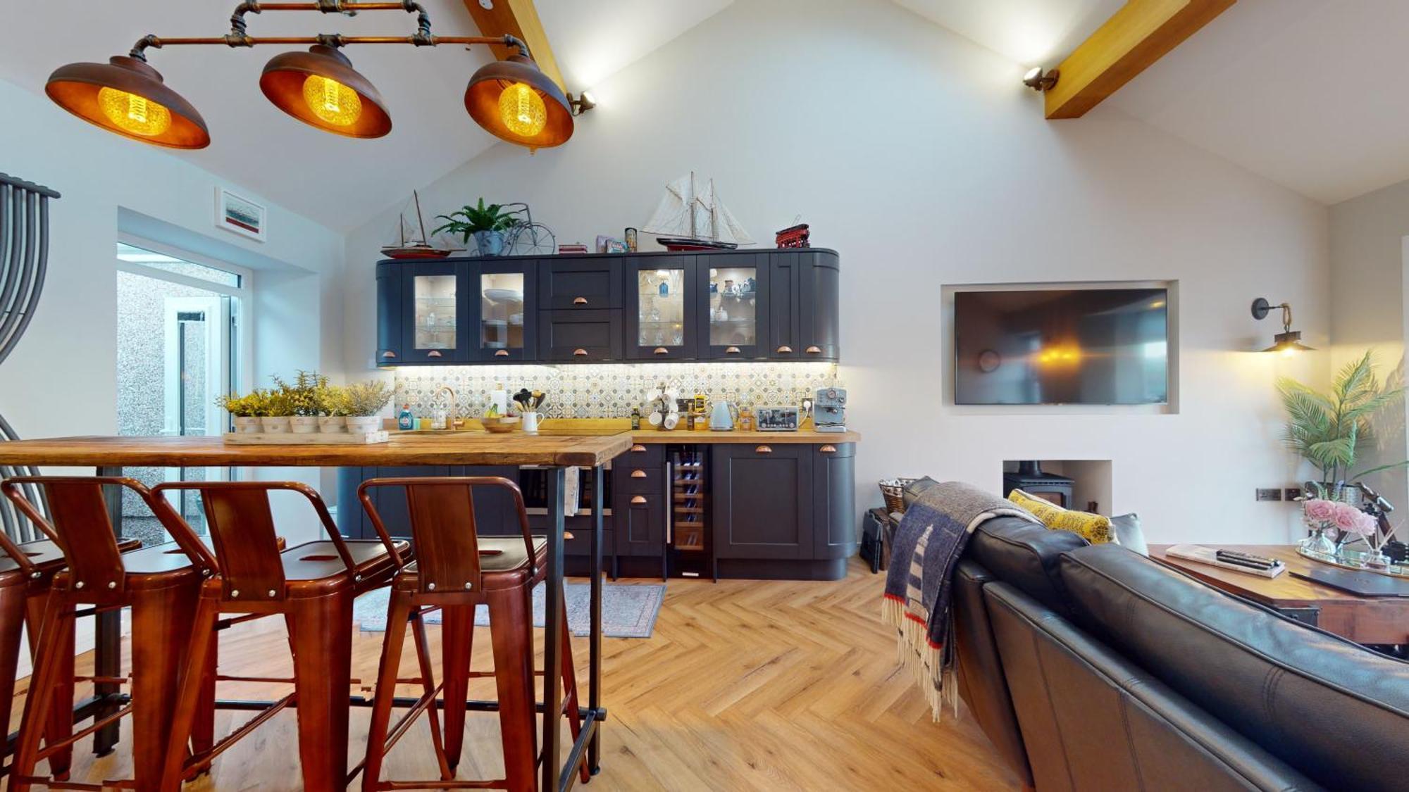 Mumbles & Stunning Ocean Views - Sleeps 4 Swansea