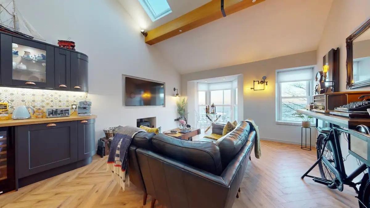 Apartment Mumbles & Stunning Ocean Views - Sleeps 4 Swansea