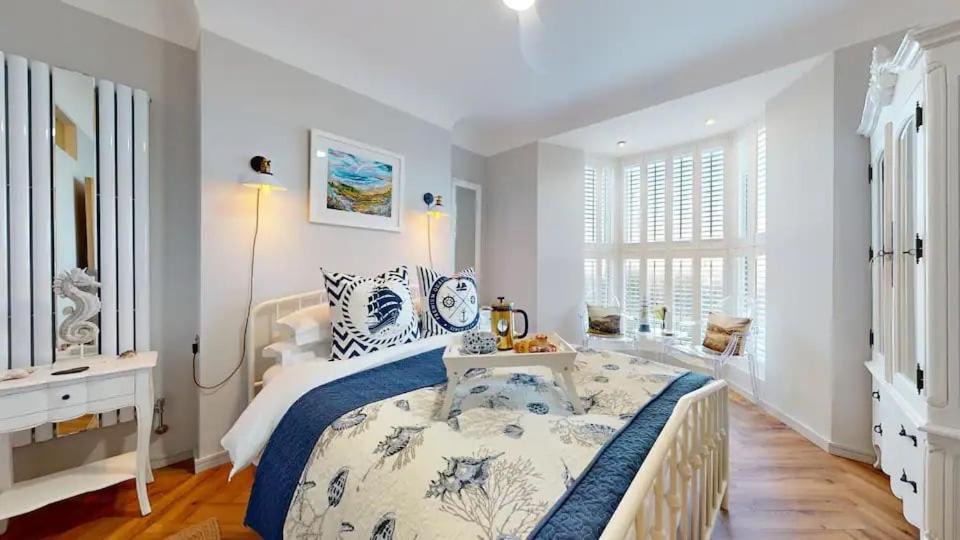 Mumbles & Stunning Ocean Views - Sleeps 4 Swansea