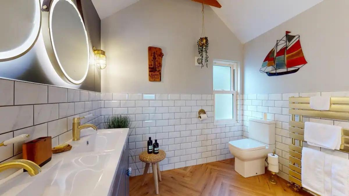 Mumbles & Stunning Ocean Views - Sleeps 4 Apartment *