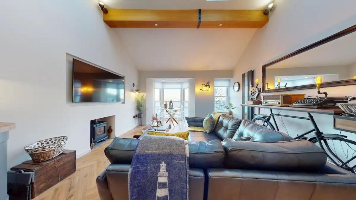 Apartment Mumbles & Stunning Ocean Views - Sleeps 4 *