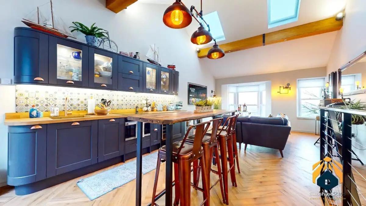 Mumbles & Stunning Ocean Views - Sleeps 4 Apartment Swansea