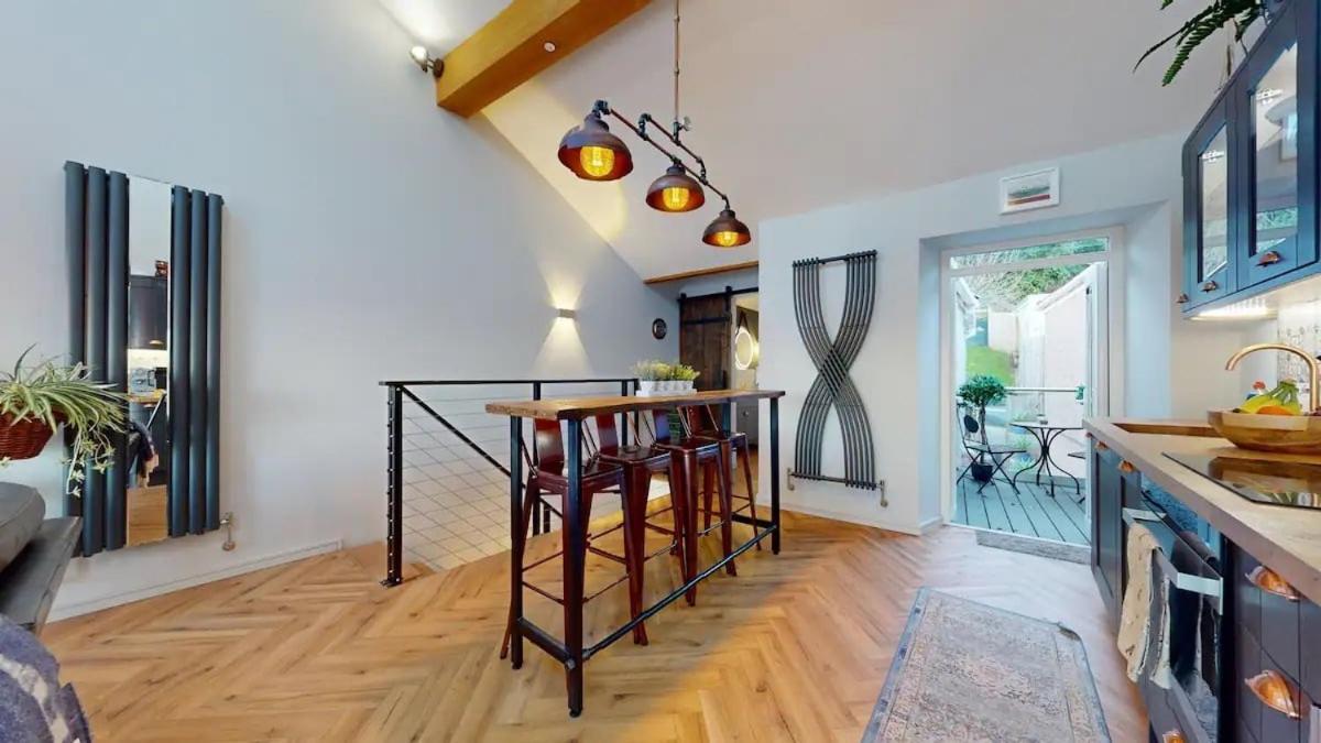 Mumbles & Stunning Ocean Views - Sleeps 4 *