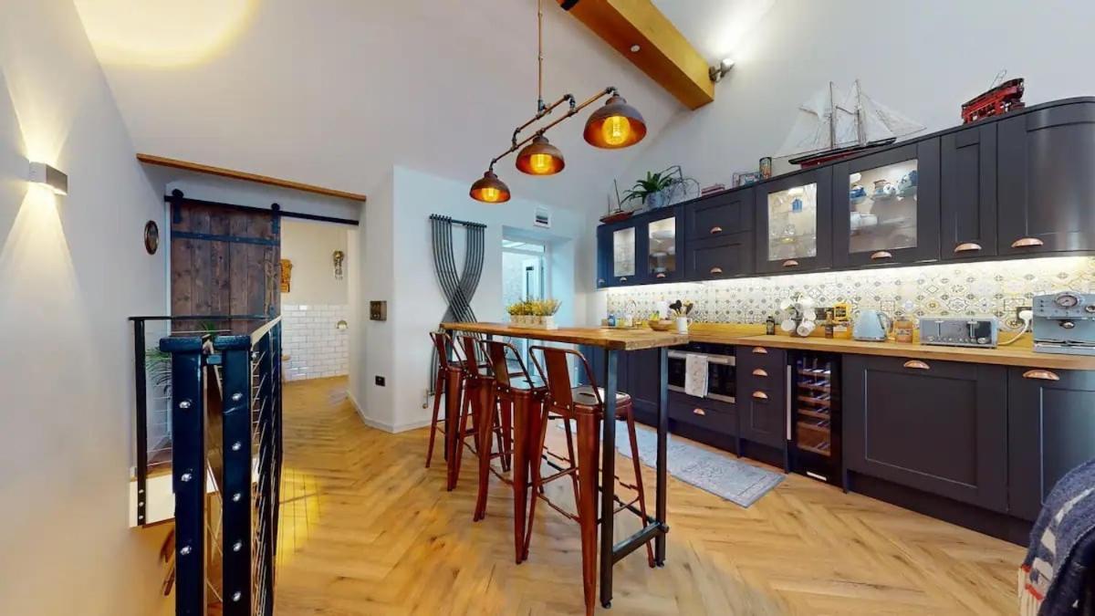 Mumbles & Stunning Ocean Views - Sleeps 4 Swansea