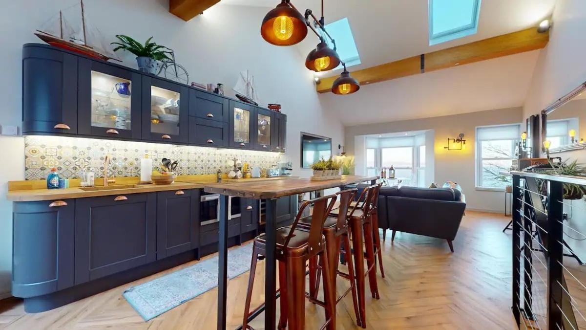 Mumbles & Stunning Ocean Views - Sleeps 4