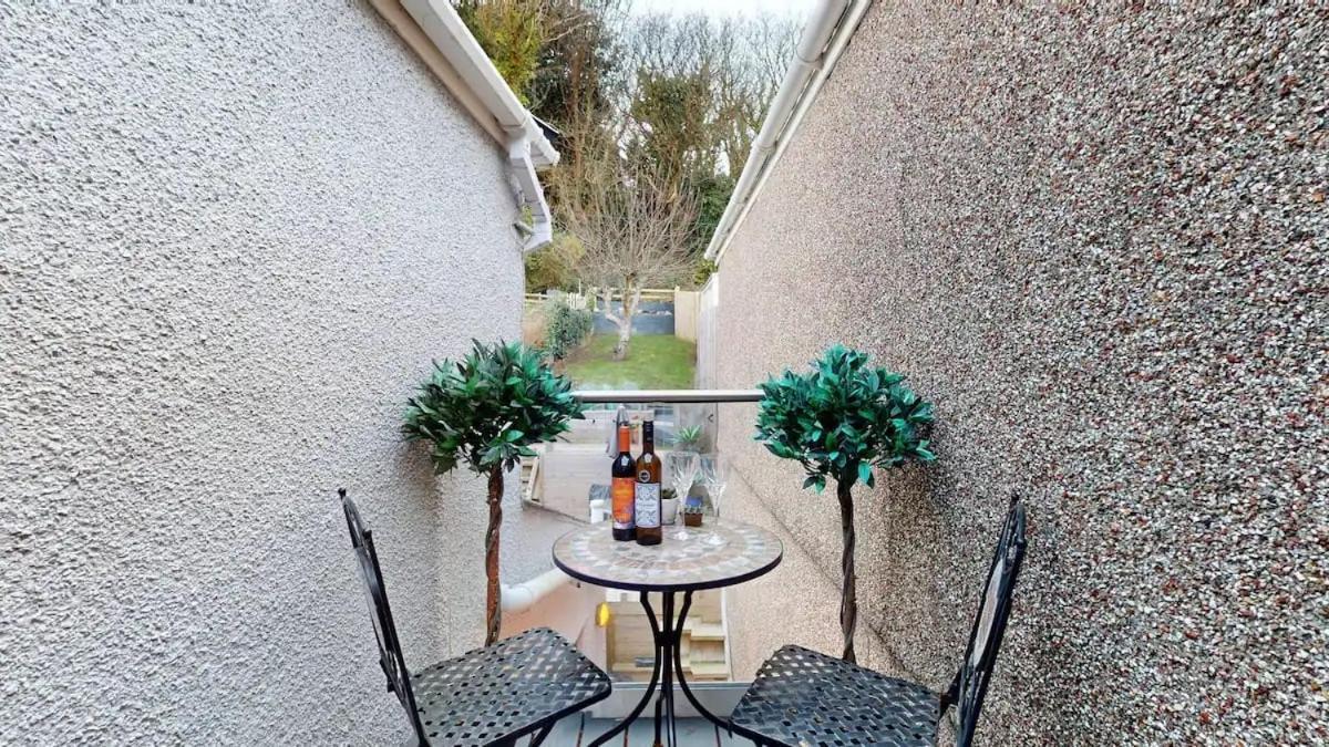 Mumbles & Stunning Ocean Views - Sleeps 4 Apartment
