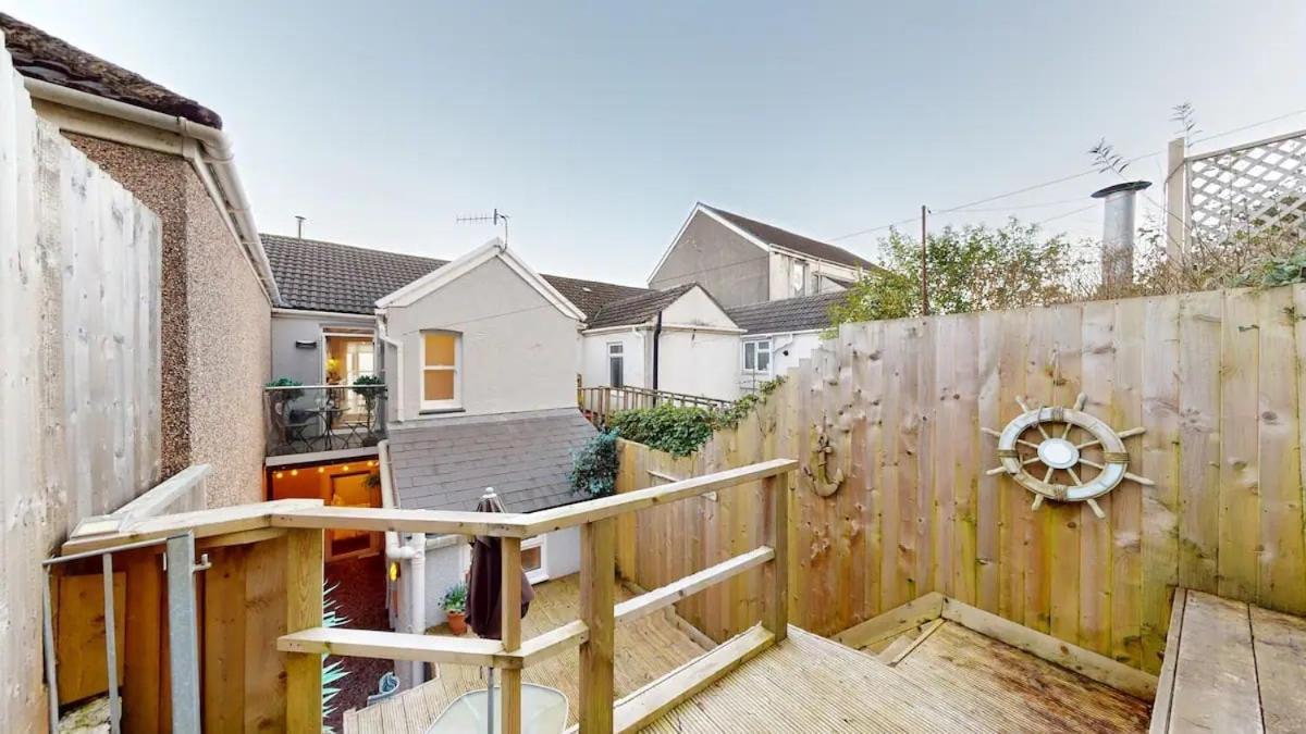 Mumbles & Stunning Ocean Views - Sleeps 4